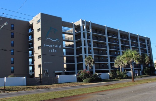 Fort Walton Beach Condo | Gulf-front Custom Designed 2 Bdrm, Complimentary Beach Chair Setup for you !