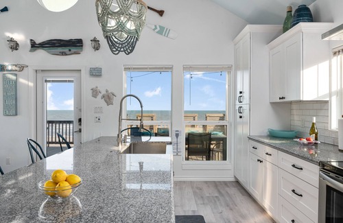 Gilchrist House | Gulf Front Luxury Beach House w/Mini Golf, Hot Tub, Firepit + Family Friendly