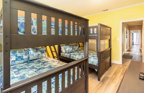 Southpointe House | GULF FRONT Pool, 40 yds fr water, New Bathroom upgrades! Internet 1000MB
