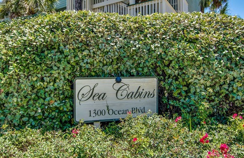 Isle of Palms Villa | Gulf-front villa near restaurants & state park with beach access, pool & pier