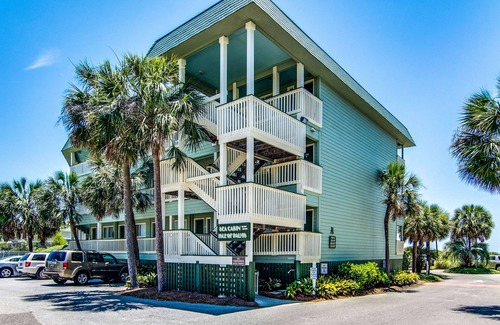 Isle of Palms Villa | Gulf-front villa near restaurants & state park with beach access, pool & pier