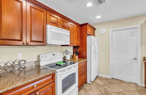 Gulf Gate Estates House | Gulf Gate Dream 2bd 2ba Htd Pool Beaches Shopping