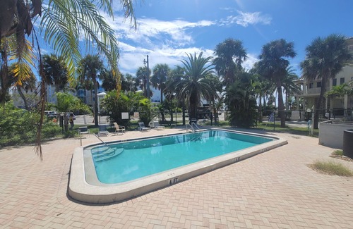 Siesta Key Village Condo | Gulf Holiday Unit 6!