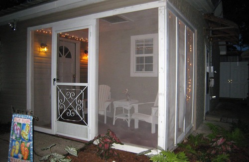 Long Beach Cottage | Gulf Palms Cottage.Walking distance-beach, cafes, town center. Quiet area.