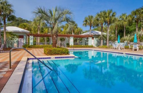 Gulf Place House | Gulf Place Courtyard 29 by Newman-Dailey