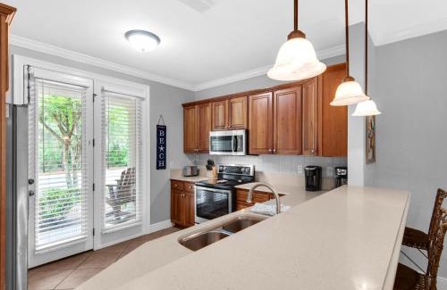 Gulf Place House | Gulf Place Courtyard 29 by Newman-Dailey