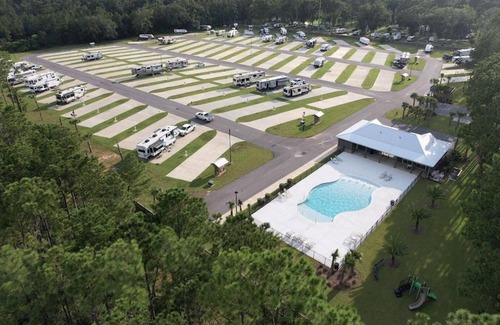 Oak RV Rental | Gulf Shores, AL RV Lot at Whispering Pines RV Resort West