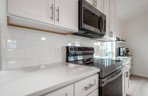 Gulf Shores Cottage | Gulf Shores Cottage w/Water Views, Walk to Beach!