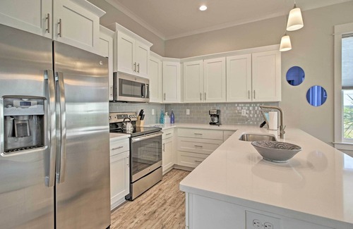 Gulf Shores Cottage | Gulf Shores Home w/Shared Pool, 2 Blocks to Beach