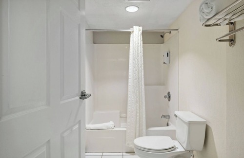 Panama City Beach Hotel | Gulf View Suite, Free Parking, Outdoor Pool, Pet-Friendly!