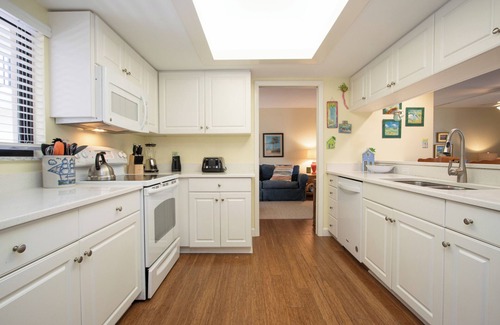 Beachview Country Club Estates Condo | Gulf View, Two Bedroom Unit with Den - Sundial R203