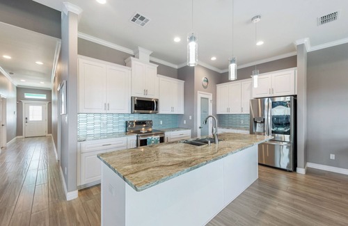 Port Aransas House | Gulf Views! 4 BR/3 Bath 2-Story House, Sleeps 12, Beach Access, Dogs OK!