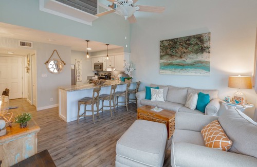 Seagrove Beach Condo | “GULF VIEWS" “SEE OUR REVIEWS", NEW REMODEL!, HOT TUB-POOL, BEACH HALF-A-BLOCK