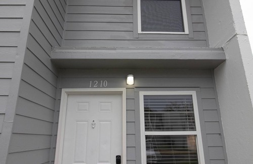 Gulfport Apartment | Gulfport 2 Br Apt + Pool + Wifi + close to airport
