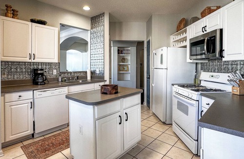Gulfport Condo | Gulfport Condo: Pool and Beach
