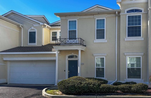 Gulfport Condo | Gulfport Condo: Pool and Beach