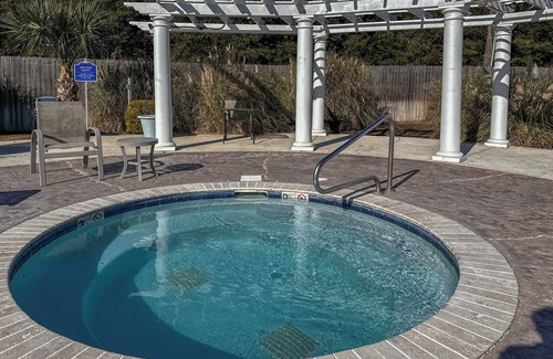 Gulfport Condo | Gulfport Condo: Pool and Beach