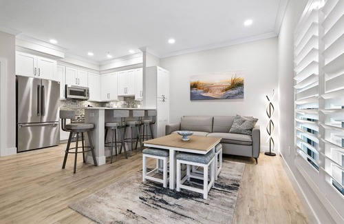 Central Sarasota Apartment | Gulfside Chic Sarasota Suite - Beach Nearby