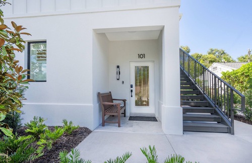 Central Sarasota Apartment | Gulfside Chic Sarasota Suite - Beach Nearby