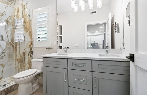 Central Sarasota Apartment | Gulfside Chic Sarasota Suite - Beach Nearby