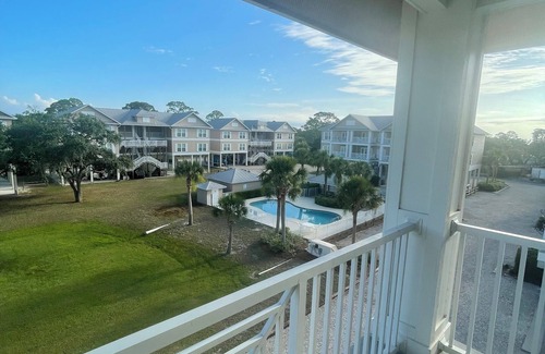 Horseshoe Beach Condo | Gulfside view condo in Horseshoe Beach for you and your family to enjoy!