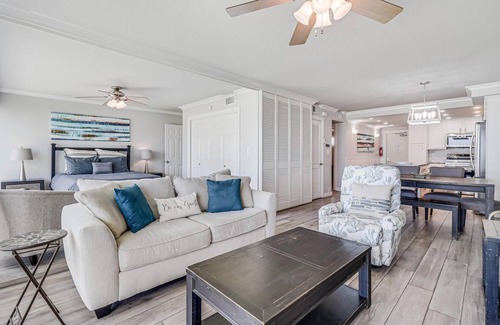 Corpus Christi Condo | Gulfstream Condos Unit 111 | Pool & Hot Tub | Beachfront Patio