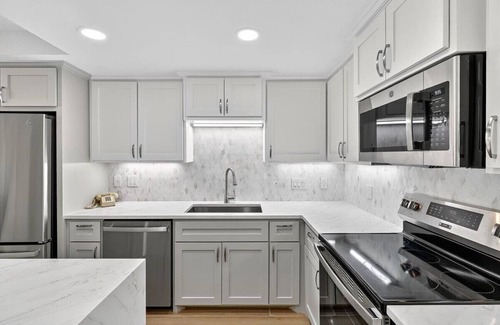 Corpus Christi Condo | Gulfstream Condos Unit 504 | Pool, Hot Tub & BBQ Areas | Private Balcony