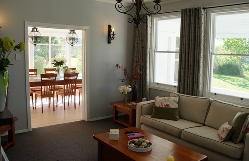St Helens House | Gull Cottage - Relax by the bay