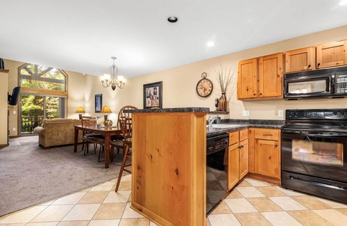Lake Shore House | Gull Lake All-Season Getaway w/Private Deck