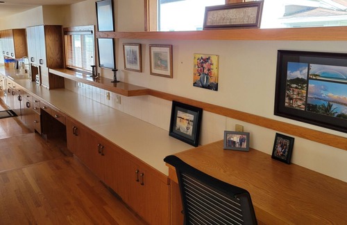 South Gull Lake House | Gull Lake Getaway - House & Guesthouse - Dock, Boat Lift, Sandy Beach, Garage