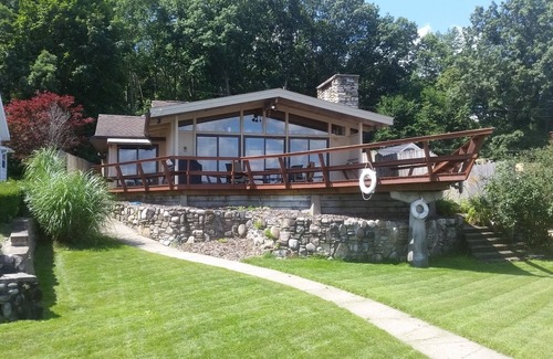 South Gull Lake House | Gull Lake Getaway - House & Guesthouse - Dock, Boat Lift, Sandy Beach, Garage