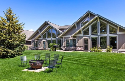 Nisswa House | Gull Lake Interlachen Townhouse with Scenic Creek Views