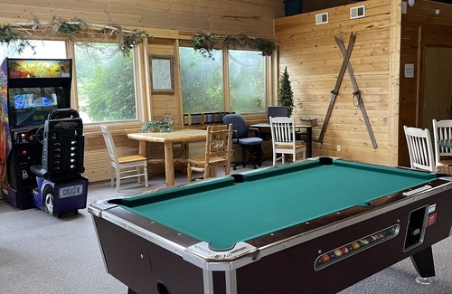 Lake Shore Condo | Gull Lake, Lakeshore Rental!