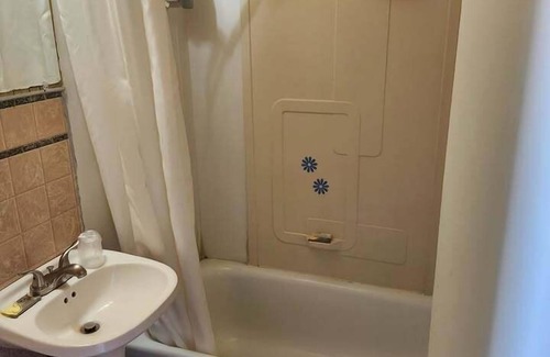 Gull Lake Hotel | GULL LAKE LODGE MOTEL