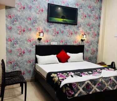 Varanasi Hotel | Gully Ghar