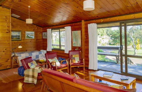 Pauanui Cottage | Gumhill Escape - Pauanui Holiday Home