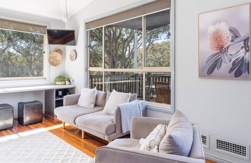 Sunshine House | Gumnut House at Sunshine - Moments to Sunshine Park & Lake, the Perfect Family Entertainer!