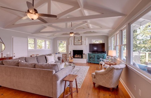 Groveoak House | Guntersville Lake Access Scottsboro Home