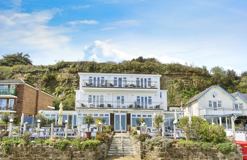 Shanklin Cottage | Gurnard At The Aqua - sleeps 6 guests in 3 bedrooms