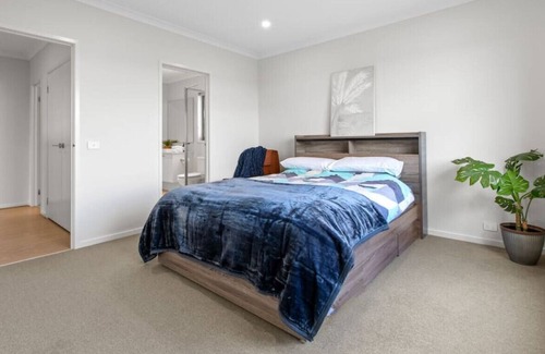 Mount Cottrell House | Guru’s Castle - Pet-Friendly Spacious 3 BR Home