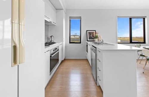 Mount Cottrell House | Guru’s Castle - Pet-Friendly Spacious 3 BR Home