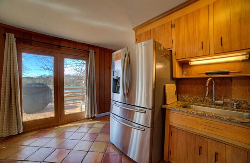 Smith Mountain Lake House | Gus's Getaway- Dog friendly home with huge dock with electricity - pool table and old school juke box