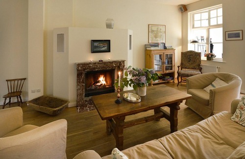 Grubnow Apartment | Gutshaus Grubnow Ferienwohnung 2 am Wasser Sauna und WLAN incl.