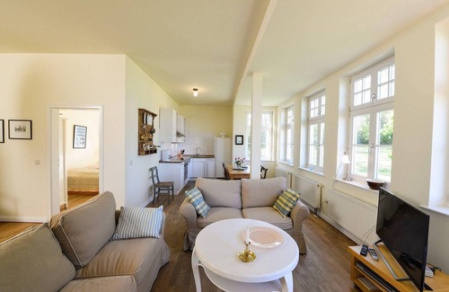 Grubnow Apartment | Gutshaus Grubnow Ferienwohnung 4 mit Hund am Wasser Sauna und WLAN incl.