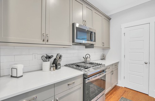 Greenville House | GVL Luxury Townhome -1 mile from downtown