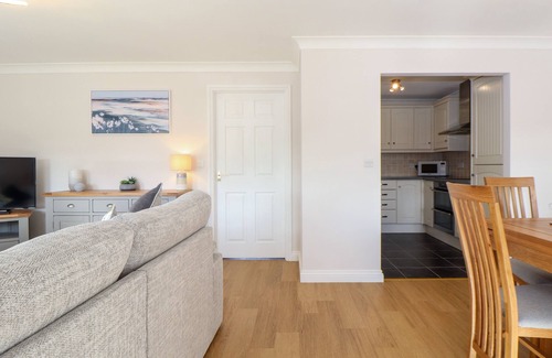 Truro Cottage | GWEAL, family friendly, with a garden in Shortlanesend