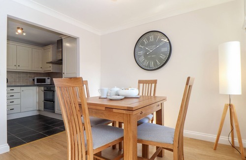 Truro Cottage | GWEAL, family friendly, with a garden in Shortlanesend