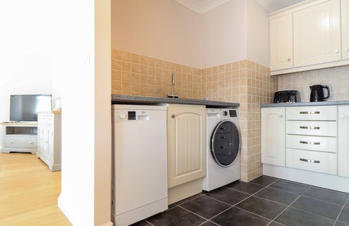 Truro Cottage | GWEAL, family friendly, with a garden in Shortlanesend