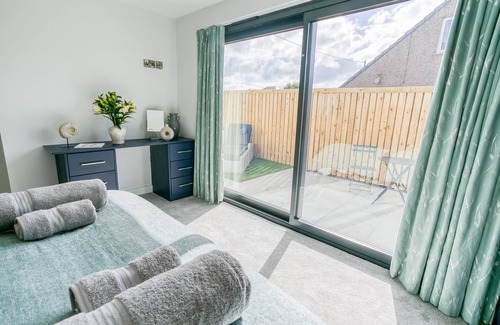Rhosneigr Cottage | Gwel y Wyddfa - sleeps 6 guests in 3 bedrooms