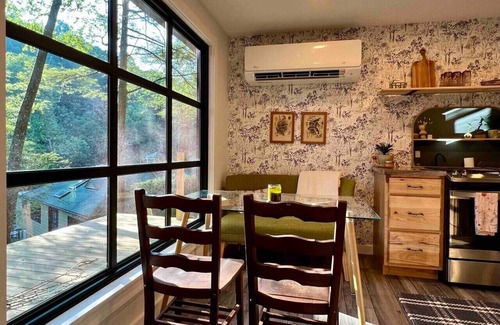 Ellwood City Cottage | Gwen's Cottage at Water's Edge
